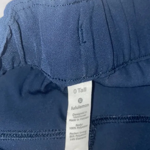 Lululemon On the Fly pant- Woven Navy - Picture 4 of 4